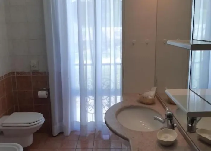 Royal 3* 메나지오