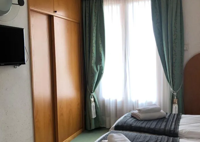 Royal 3* מנאג'יו