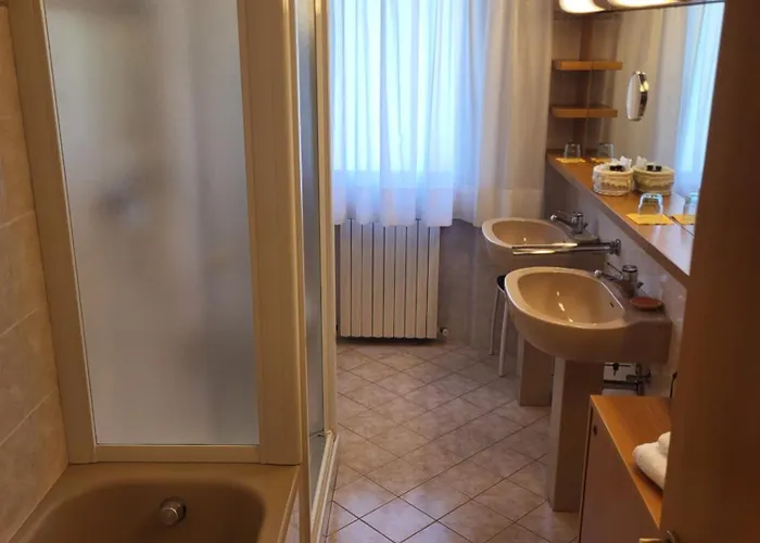 Royal 3* מנאג'יו